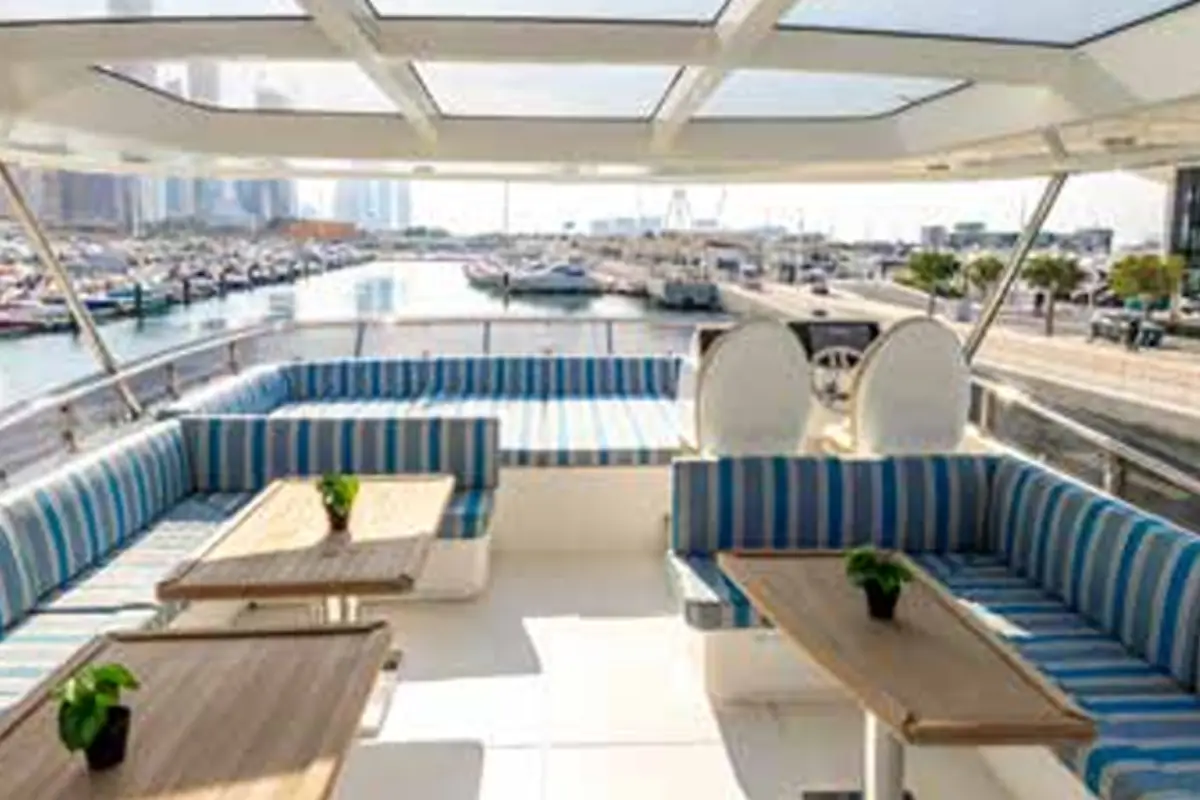 96 Ft Caliente Luxury Yacht — photo 4