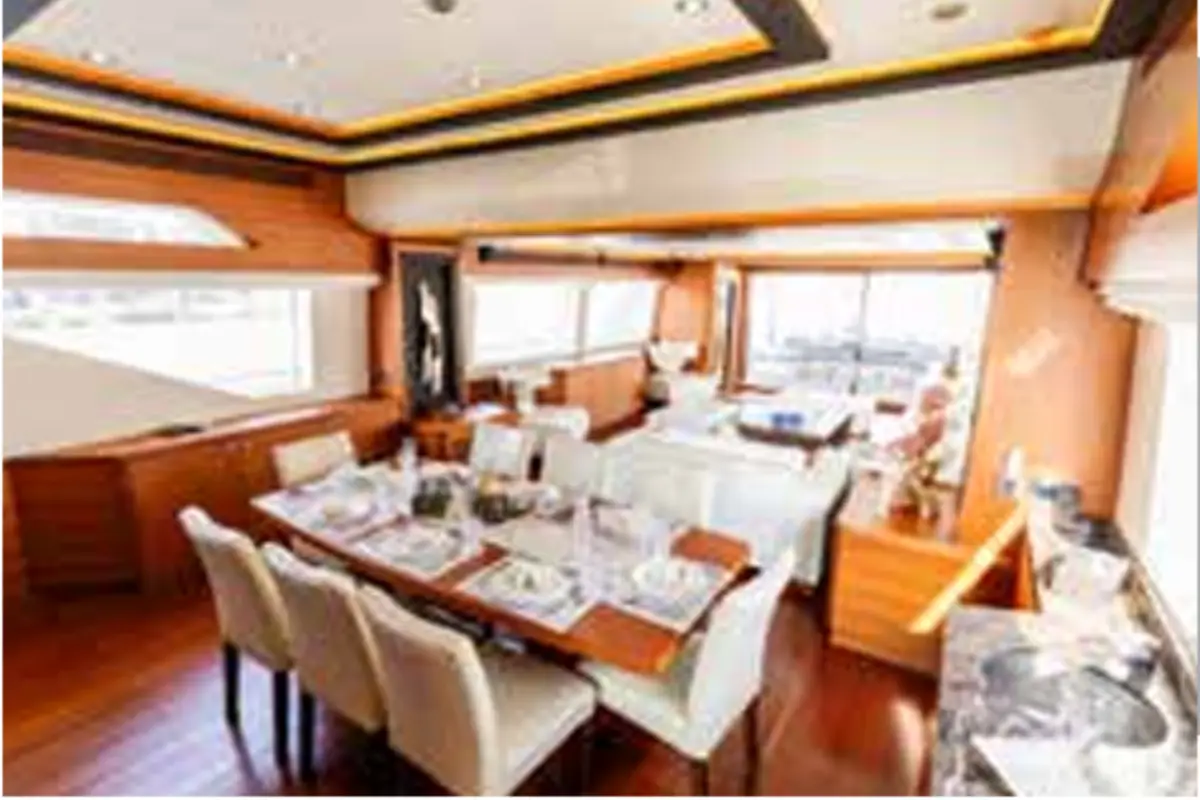 96 Ft Caliente Luxury Yacht — photo 2